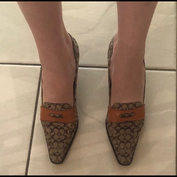 “Coach” High Heels - Picture 2 of 6